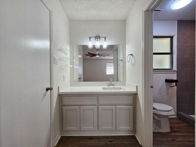 Building Photo - AVAILABLE NOW!