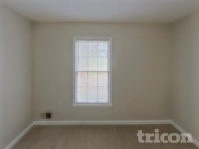 Building Photo - 507 Ironwood Ct SE