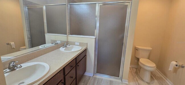 Building Photo - 2577 Lindewood St