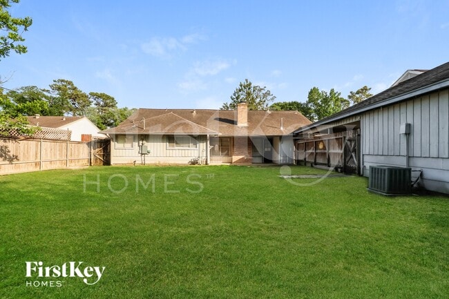 Building Photo - 222 Magic Oaks Dr