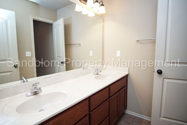 Building Photo - FOR LEASE | Broken Arrow | 3 Bed, 2 Bath H...