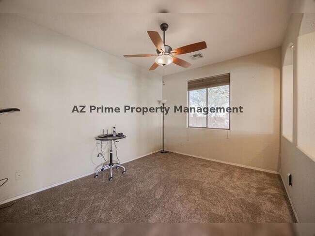 Building Photo - 2419 W Darrow St