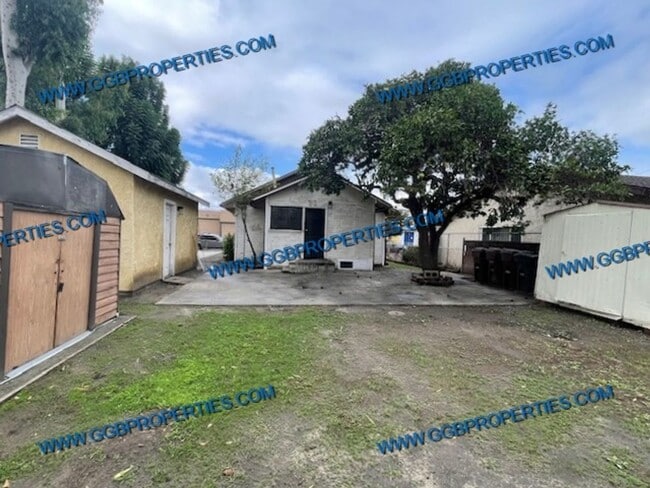 Building Photo - Rent Ready / / Charming 3 Bedoom Home with...