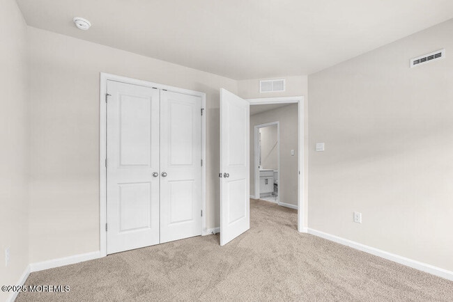 Building Photo - 8 Rothbury Ct