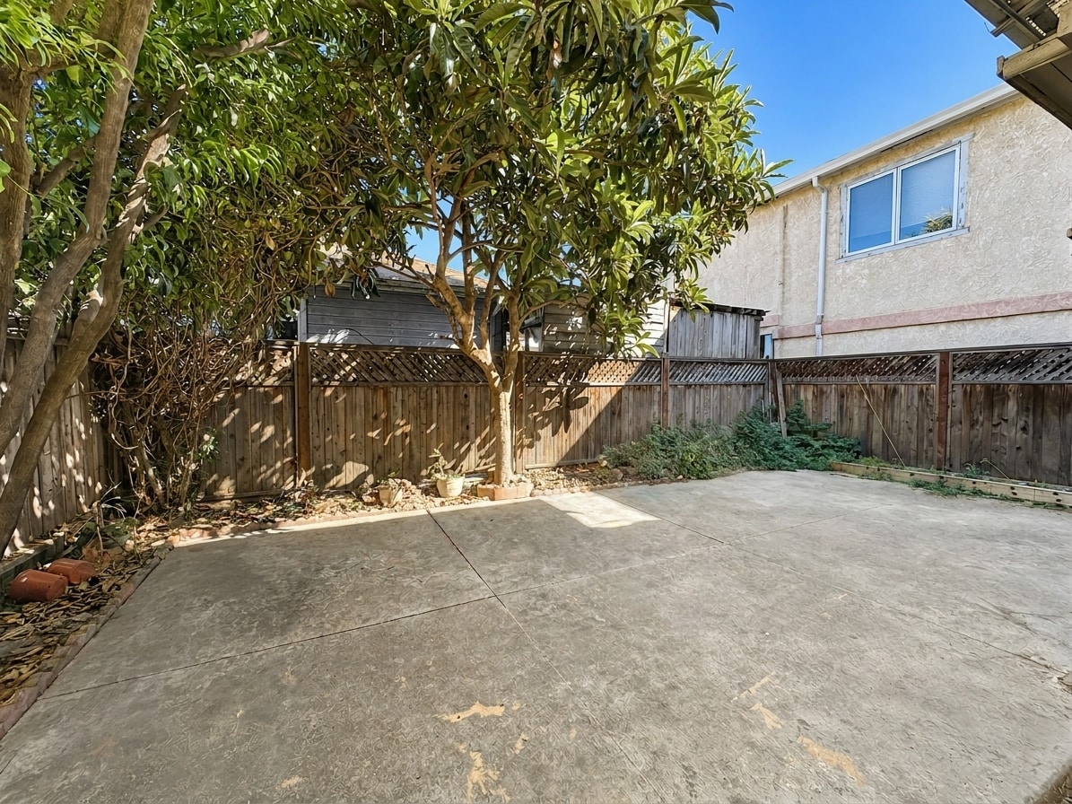 Building Photo - 1630 8th Ave