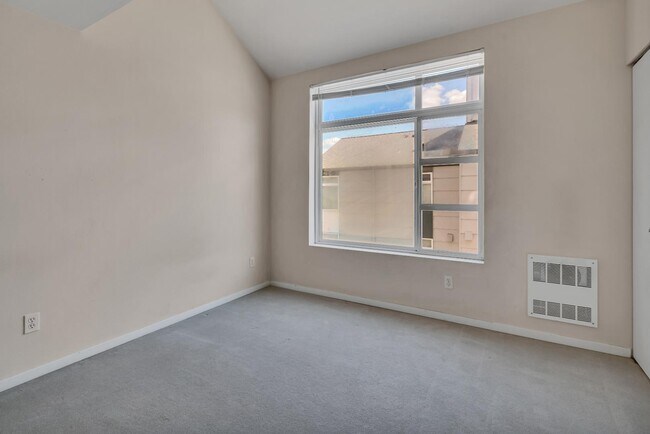 Building Photo - 15200 NE 81st Way