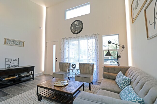 Building Photo - 2310 McDuffie St