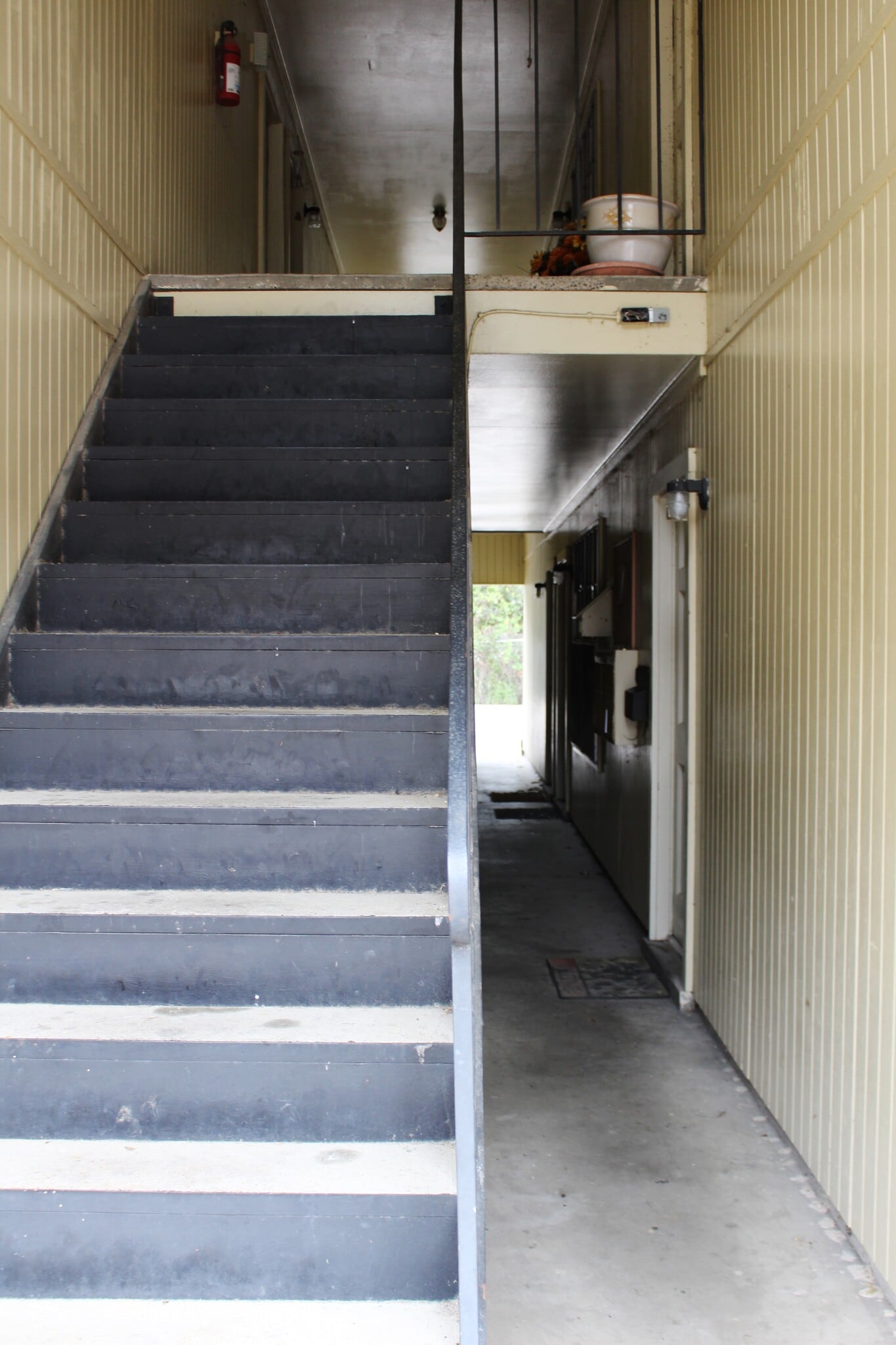 10 units - 2 floors - 175 Burgin Ave