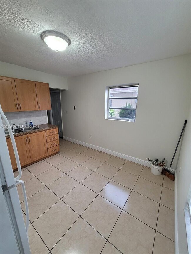 Building Photo - 3425 SW 89th Ave