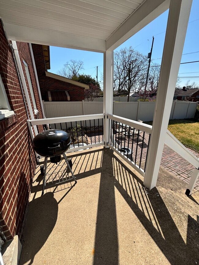 Building Photo - 3 Bedroom Home - Pittsburgh!