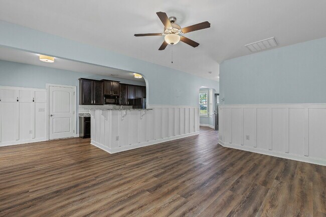 Building Photo - Spacious home in the heart of Sneads Ferry!