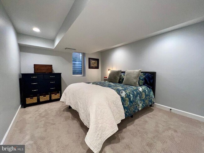 Building Photo - 909 St Stephens Rd