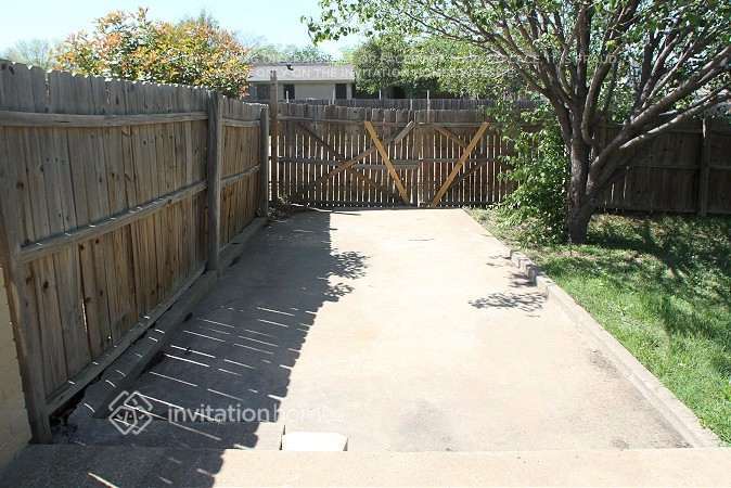 Building Photo - 501 Kalmia Dr