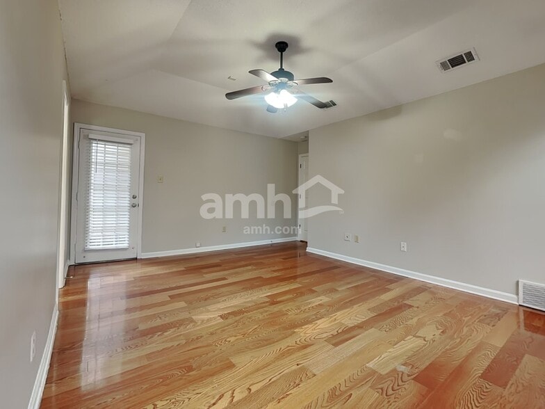 Building Photo - 7007 Meadowlands Pl