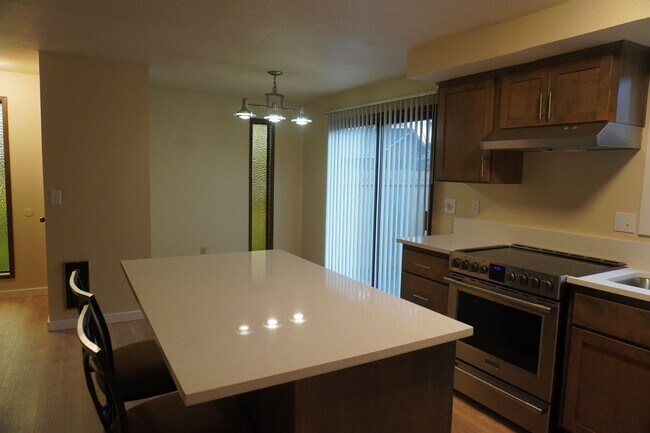 Building Photo - r3128.3130NE.86th.AVE