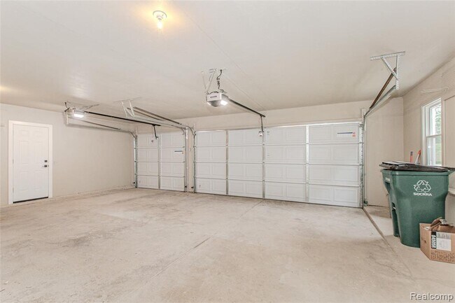 Building Photo - 21993 Riverview Dr