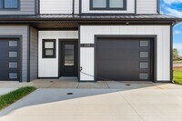 Building Photo - Large 3 Bedroom Condo For Rent in Sango!