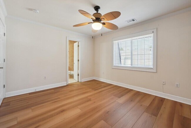 Building Photo - 104 Rondak Cir SE