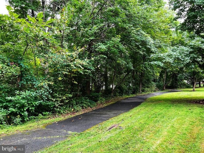 Building Photo - 9016 Lake Largo Dr