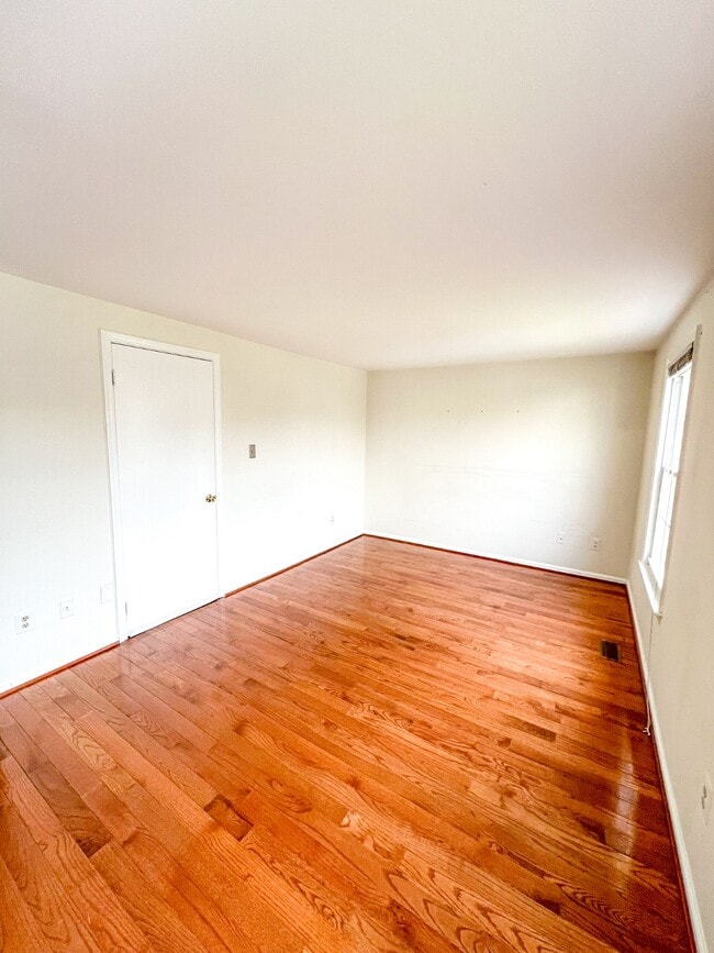 Building Photo - 14425 Gringsby Ct