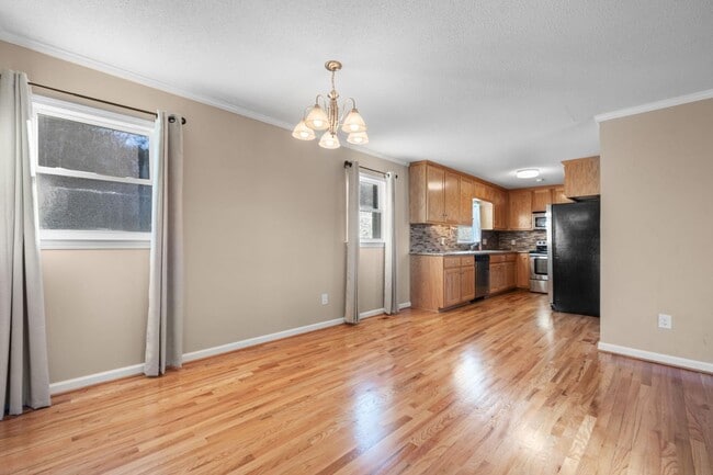 Building Photo - 313 Arrowood St SE