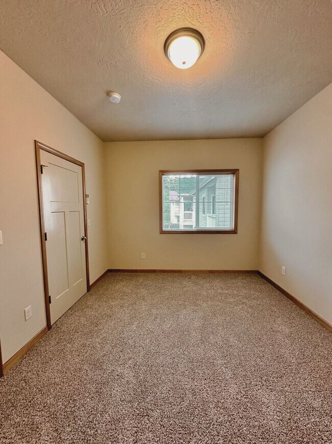 Building Photo - (MUS 1952) Beautiful 3 Bed/2 Bath Town Home