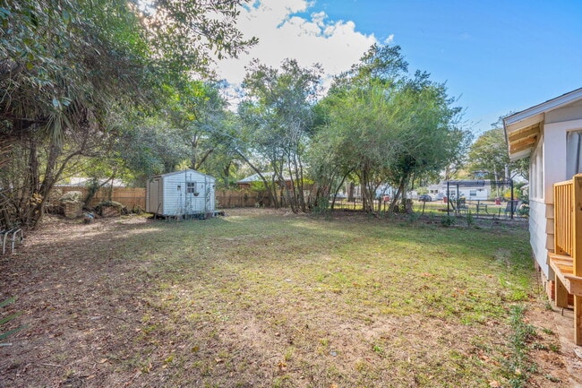 Building Photo - 204 E 2nd Ave