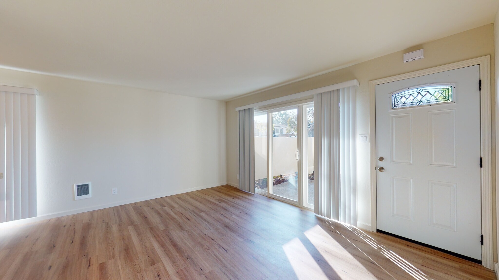 Building Photo - 950 Chula Vista Ave