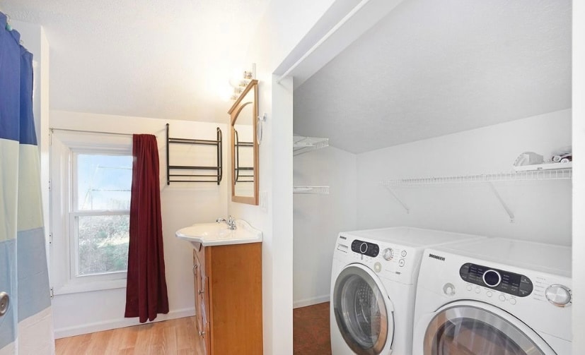 Bathroom with washer & dryer - 2811 3 Mile Rd NE