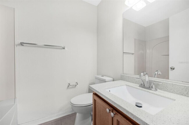 Building Photo - 6928 Hawthorne Trace Ln