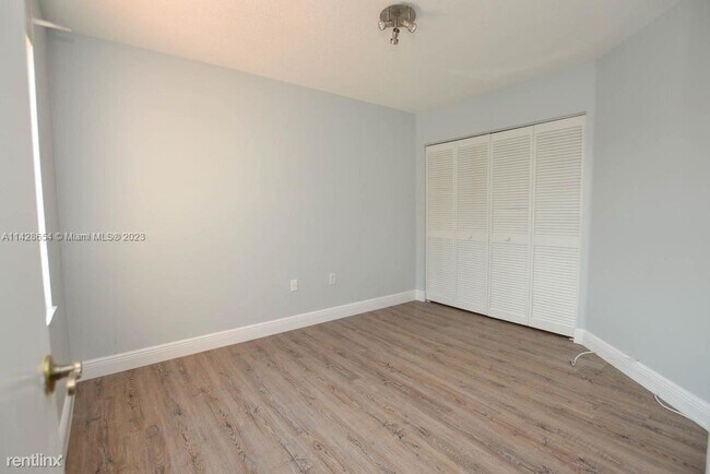 Building Photo - 3 br, 2.5 bath House - 3290 N 37th Ter