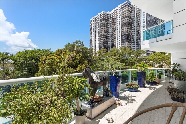 Building Photo - 2127 Brickell Ave