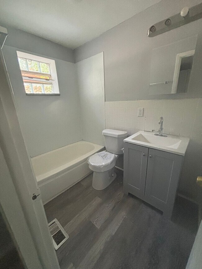 Building Photo - No security Deposit - Studio Apt near Shak...