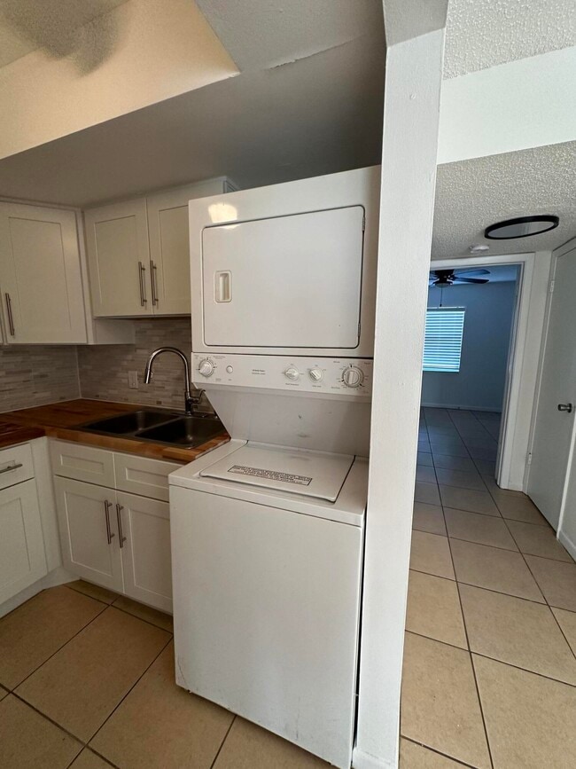 Building Photo - 837 Hickory St