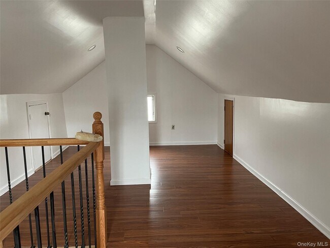 Building Photo - 857 Garfield St