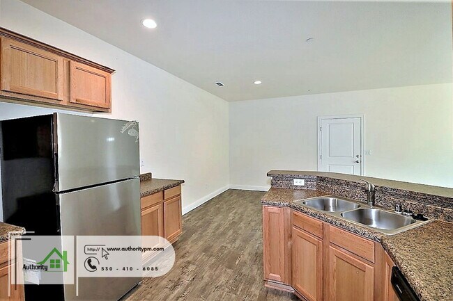 Building Photo - 2530 Rainbow Ln
