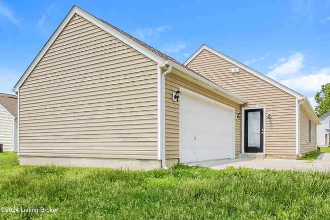 Building Photo - 5817 Bannon Crossings Dr
