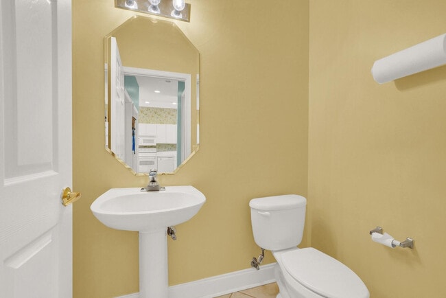 Building Photo - 10120 Boca Palm Dr