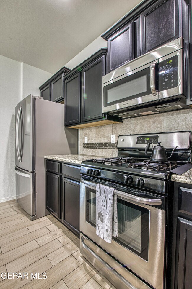 Building Photo - 7517 Red Cedar Dr