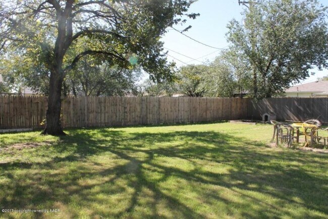 Building Photo - Located in Lawndale!!! 3bedrooms 1bath 1 c...