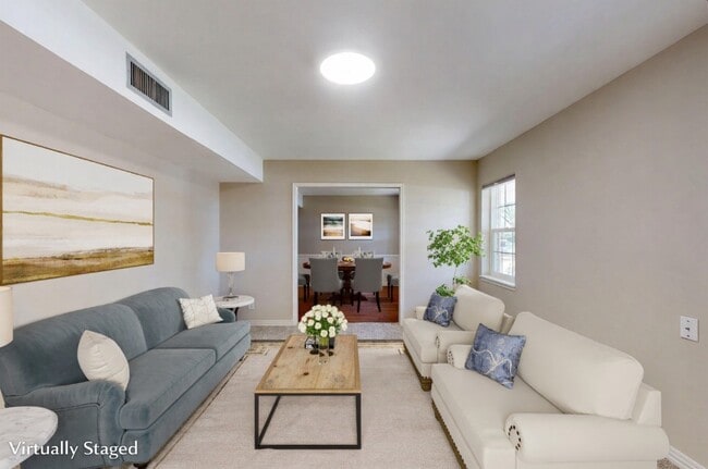 Building Photo - 2819 Fortuna Dr