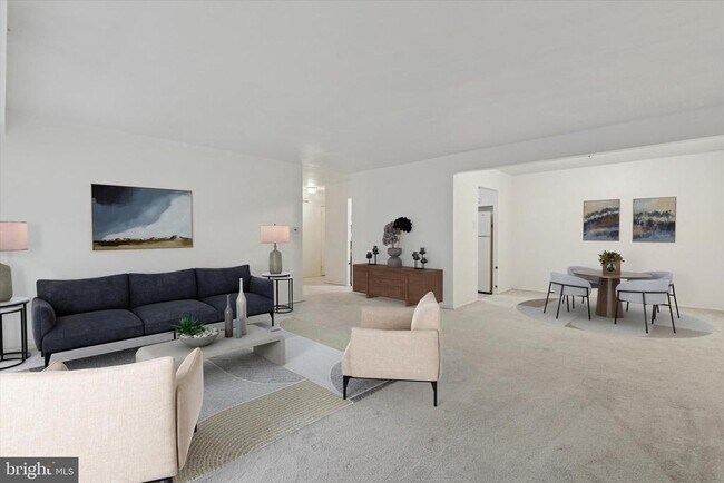 Primary Photo - 118 Drummers Ln