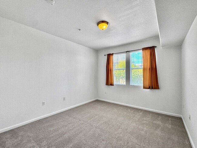 Building Photo - Updated 2BR/2BA Condo with Garage in Prime...
