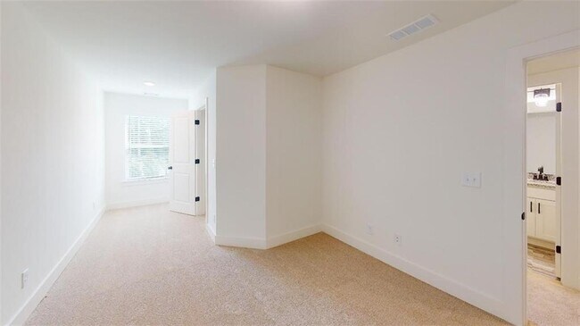 Building Photo - 5873 Greystone Dr