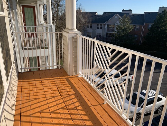 Building Photo - Light Filled 2bd 2bth Penthouse Condo In Piney Orchard!