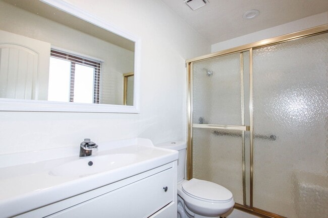 Building Photo - 3 Bedroom 2 bath in Diamond Valley