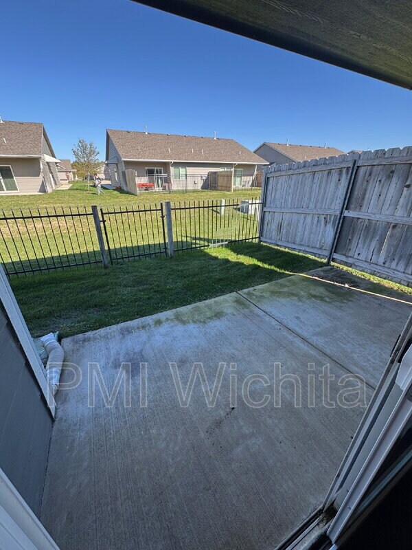 Building Photo - 5542 N Edwards