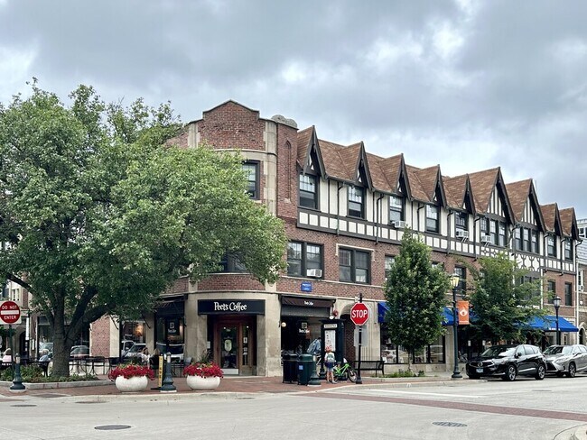 Building Photo - 816 Elm St
