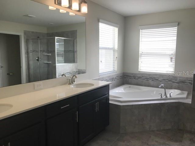 Building Photo - 15061 Evergreen Oak Loop