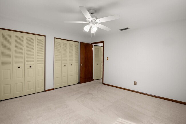 Building Photo - Home For Rent in St Petersburg!
